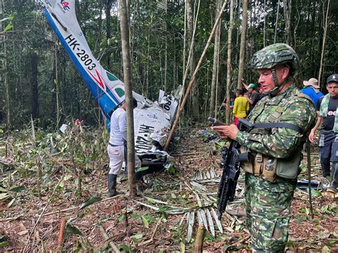 Pistas sugieren que niños sobrevivieron a un accidente aéreo en la selva colombiana mientras rescatistas corren para encontrarlos